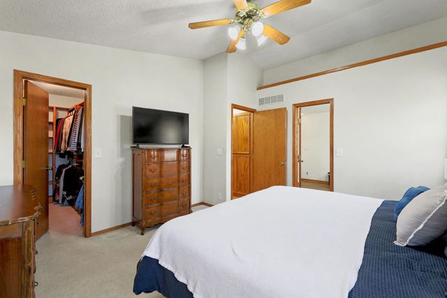 8914 W Meadow Knoll Ct, Wichita, KS 67205