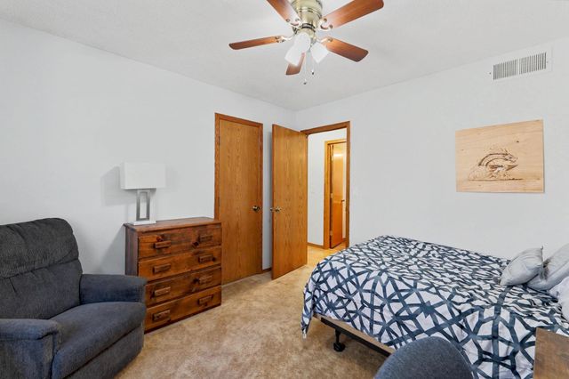 8914 W Meadow Knoll Ct, Wichita, KS 67205