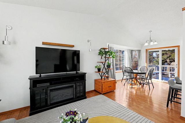 8914 W Meadow Knoll Ct, Wichita, KS 67205