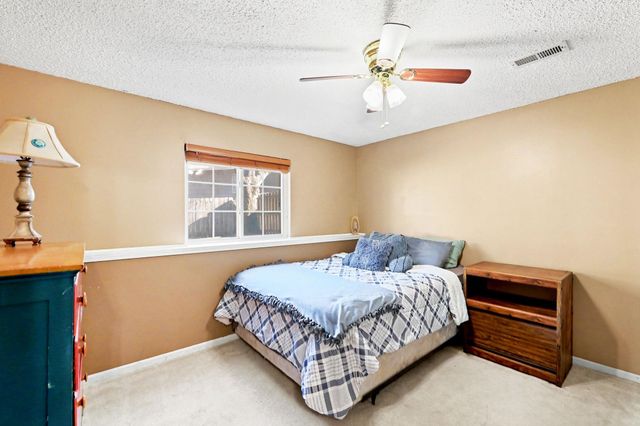 8914 W Meadow Knoll Ct, Wichita, KS 67205