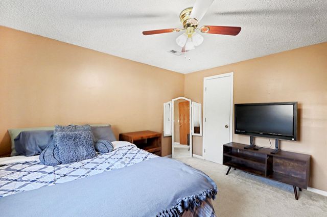 8914 W Meadow Knoll Ct, Wichita, KS 67205