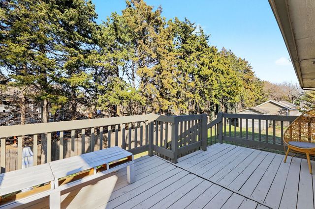 8914 W Meadow Knoll Ct, Wichita, KS 67205