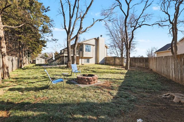 8914 W Meadow Knoll Ct, Wichita, KS 67205