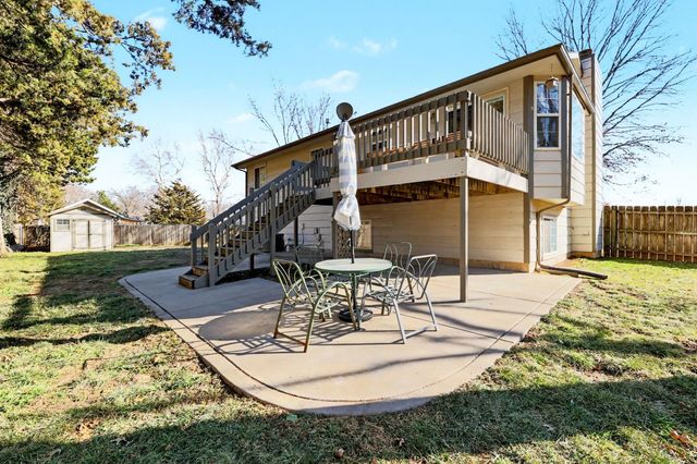 8914 W Meadow Knoll Ct, Wichita, KS 67205