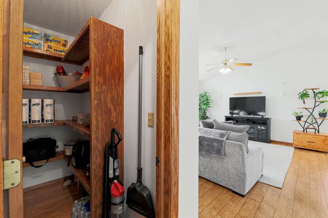 8914 W Meadow Knoll Ct, Wichita, KS 67205