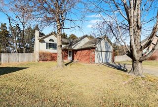 8914 W Meadow Knoll Ct, Wichita, KS 67205