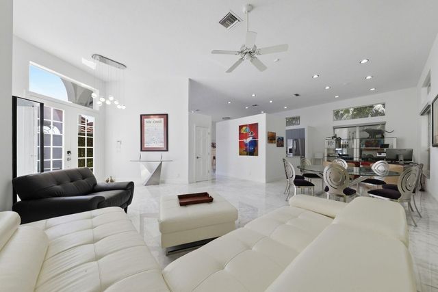 19149 Cloister Lake Lane, Boca Raton, FL 33498