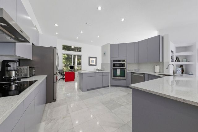 19149 Cloister Lake Lane, Boca Raton, FL 33498