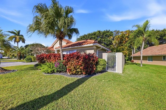 19149 Cloister Lake Lane, Boca Raton, FL 33498