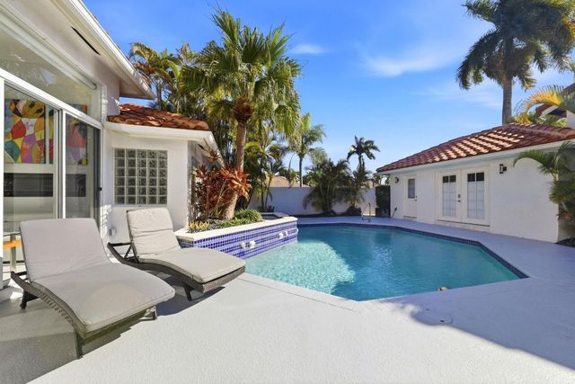 19149 Cloister Lake Lane, Boca Raton, FL 33498