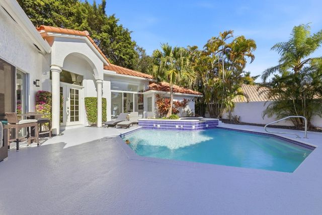 19149 Cloister Lake Lane, Boca Raton, FL 33498