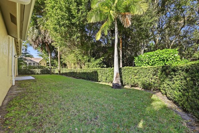 19149 Cloister Lake Lane, Boca Raton, FL 33498