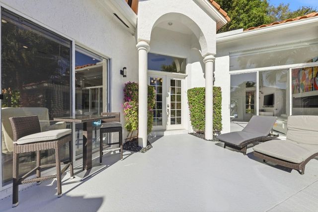 19149 Cloister Lake Lane, Boca Raton, FL 33498