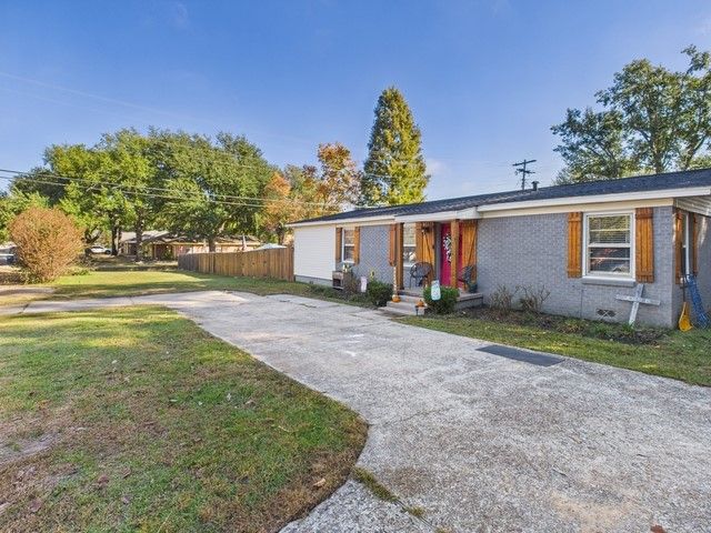 213 Reierson Avenue, Athens, TX 75751