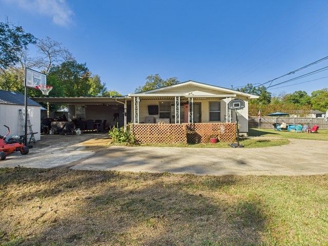213 Reierson Avenue, Athens, TX 75751