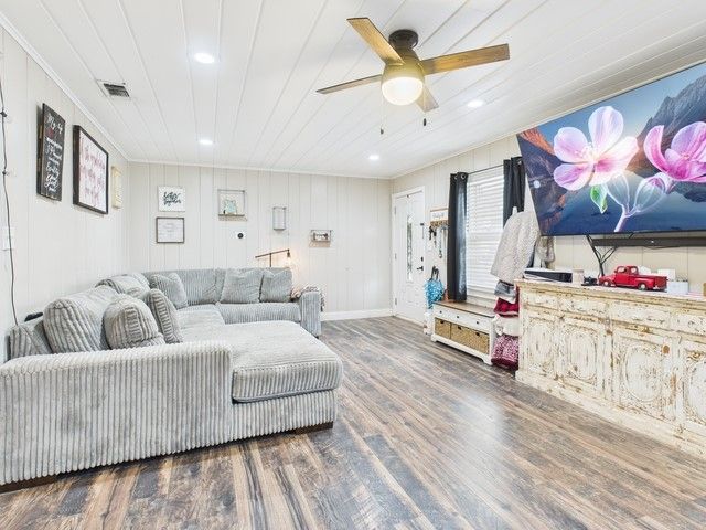 213 Reierson Avenue, Athens, TX 75751