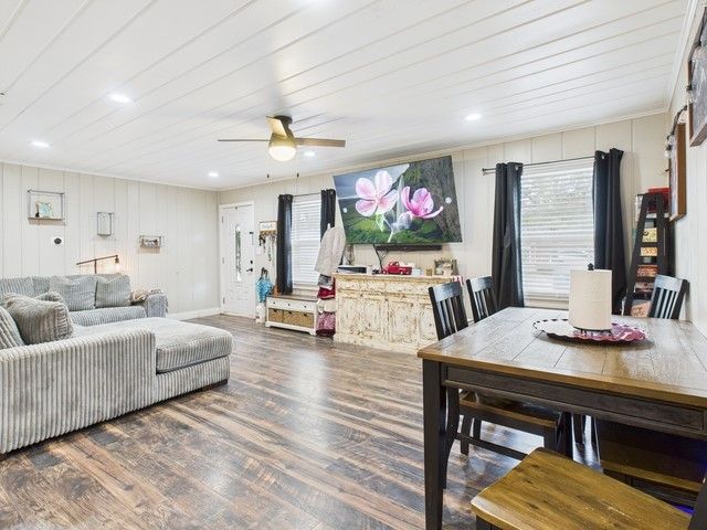 213 Reierson Avenue, Athens, TX 75751