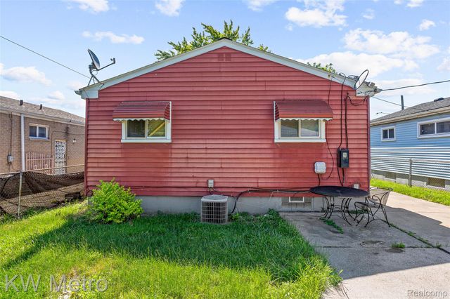 1686 S Bassett Street, Detroit, MI 48217