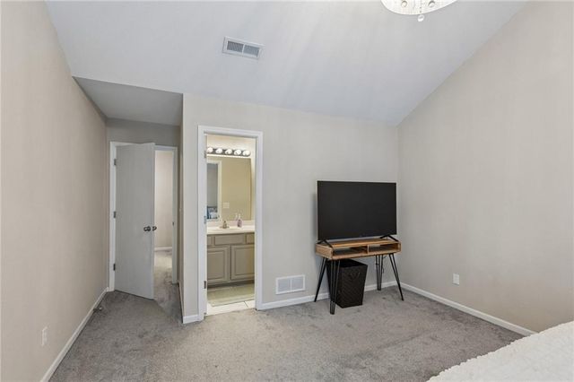 10657 E 46th Street, Kansas City, MO 64133