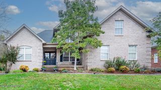 3525 Woodmont Park Ln, Louisville, KY 40245