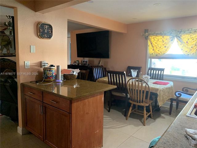 7507 NW 41st St, Coral Springs, FL 33065