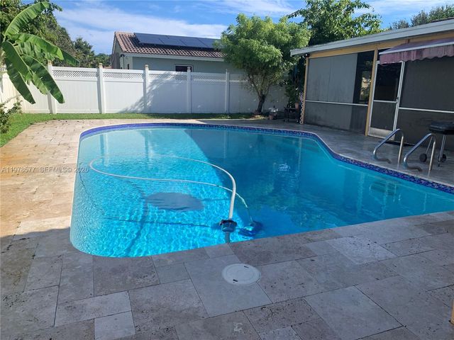 7507 NW 41st St, Coral Springs, FL 33065