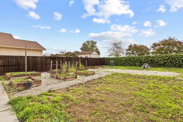 1318 Ladyfern, Plumas Lake, CA 95961