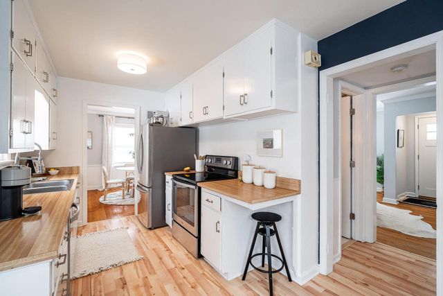 7219 N Santa Monica BOULEVARD, Fox Point, WI 53217