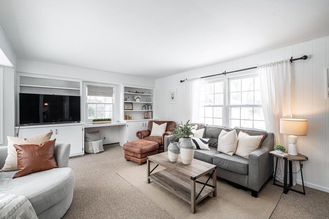 7219 N Santa Monica BOULEVARD, Fox Point, WI 53217