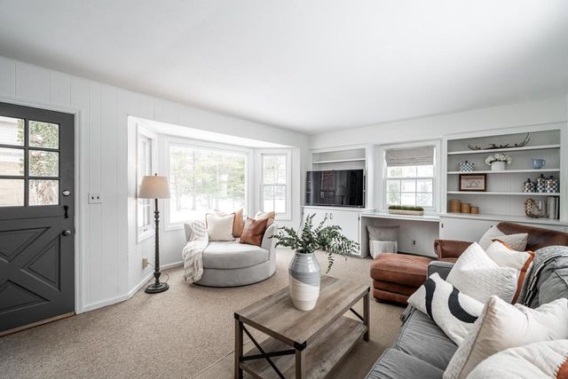 7219 N Santa Monica BOULEVARD, Fox Point, WI 53217