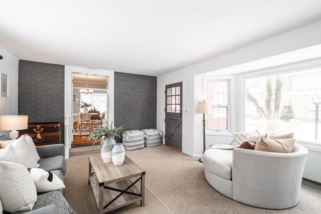 7219 N Santa Monica BOULEVARD, Fox Point, WI 53217