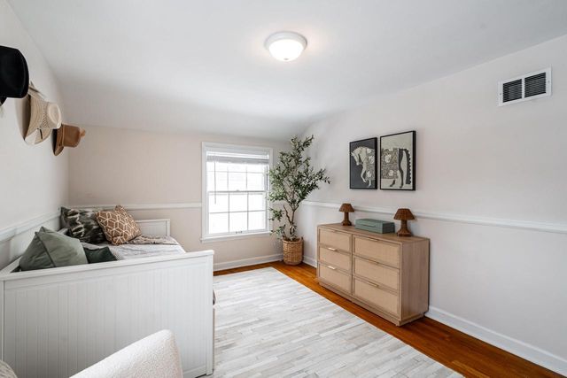 7219 N Santa Monica BOULEVARD, Fox Point, WI 53217