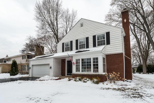 7219 N Santa Monica BOULEVARD, Fox Point, WI 53217