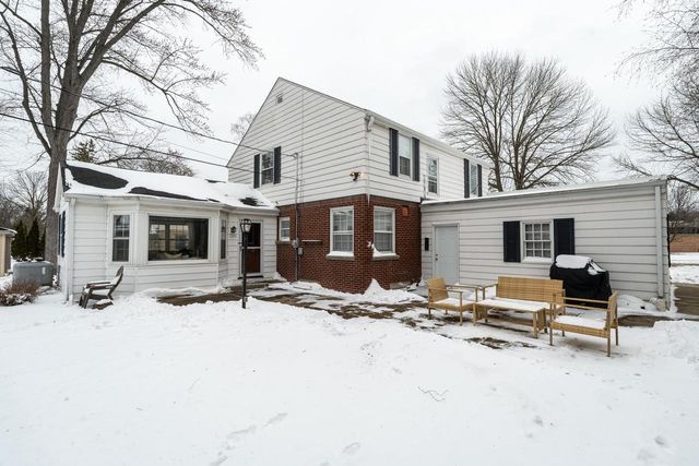 7219 N Santa Monica BOULEVARD, Fox Point, WI 53217