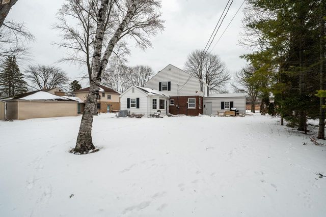 7219 N Santa Monica BOULEVARD, Fox Point, WI 53217