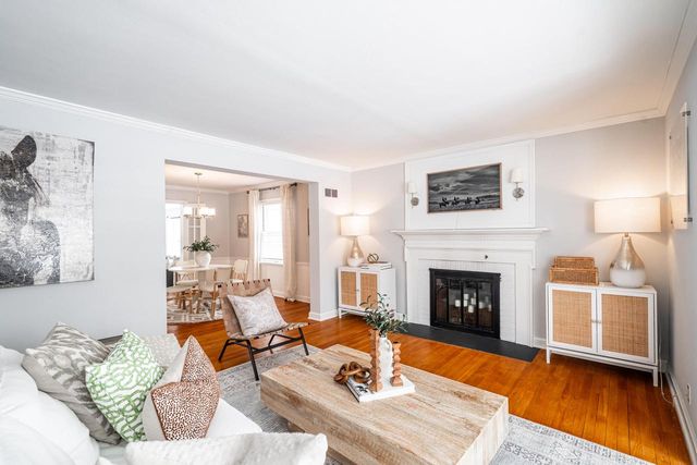 7219 N Santa Monica BOULEVARD, Fox Point, WI 53217