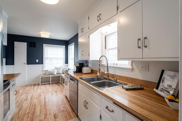 7219 N Santa Monica BOULEVARD, Fox Point, WI 53217