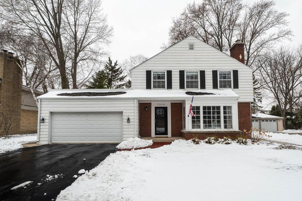 7219 N Santa Monica BOULEVARD, Fox Point, WI 53217