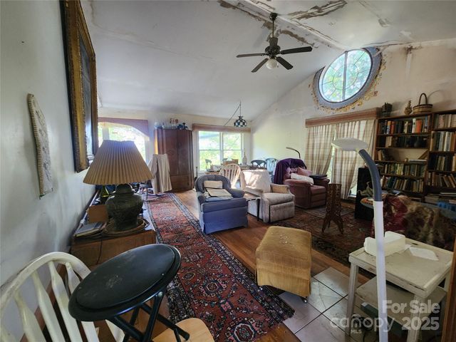 366 Cabin Hollow Drive, Marshall, NC 28753