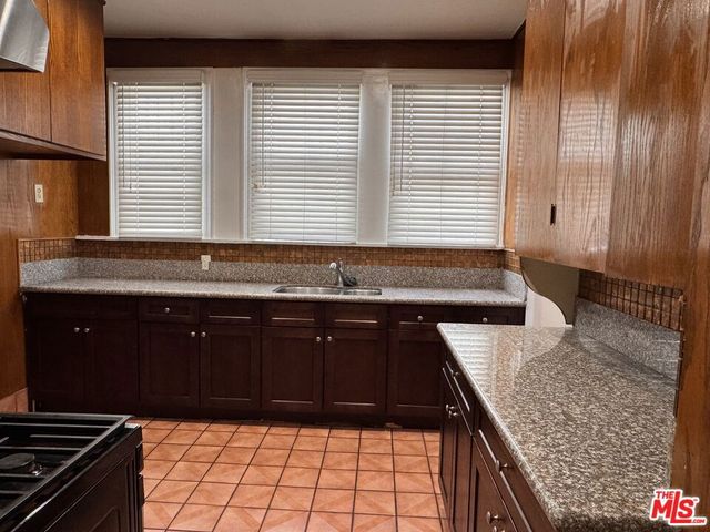 1257 4th Avenue 1, Los Angeles, CA 90019