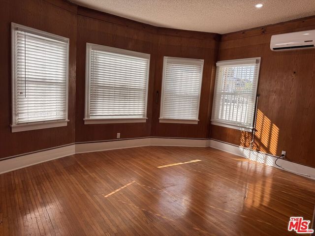 1257 4th Avenue 1, Los Angeles, CA 90019
