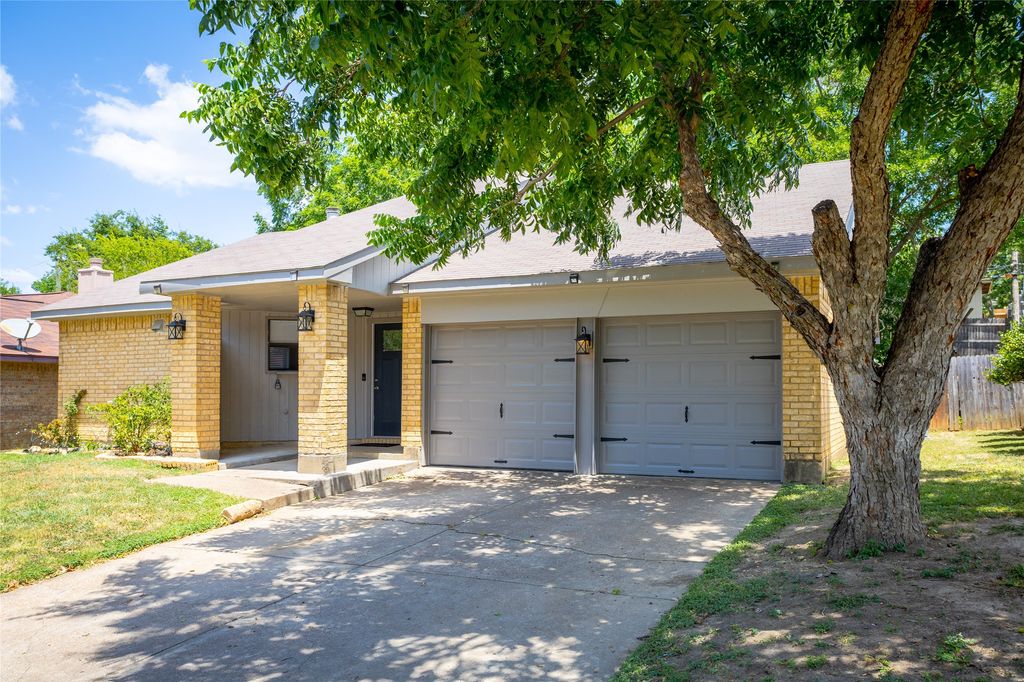 6329 Peggy Drive, Fort Worth, TX 76133