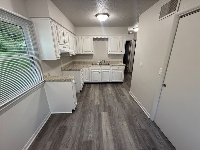 7103 SW 16th Street, Des Moines, IA 50315