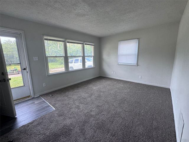 7103 SW 16th Street, Des Moines, IA 50315