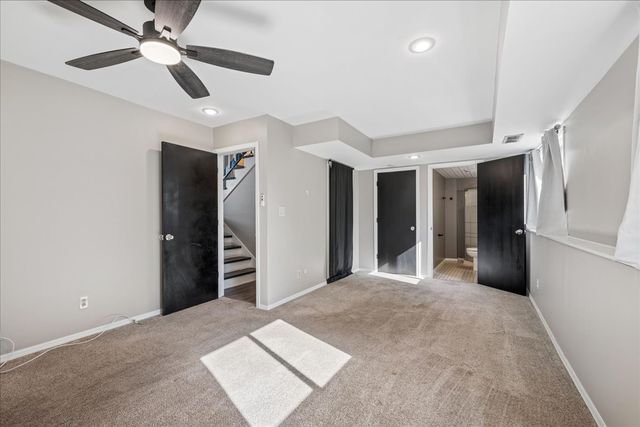 304 S Cross Trail, Mchenry, IL 60050