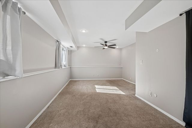 304 S Cross Trail, Mchenry, IL 60050