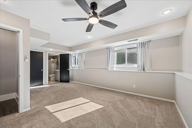 304 S Cross Trail, Mchenry, IL 60050