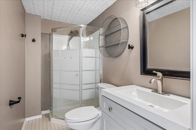 304 S Cross Trail, Mchenry, IL 60050