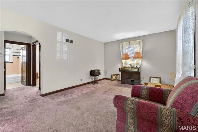 10024 Driver Avenue, Overland, MO 63114