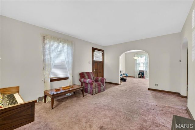 10024 Driver Avenue, Overland, MO 63114